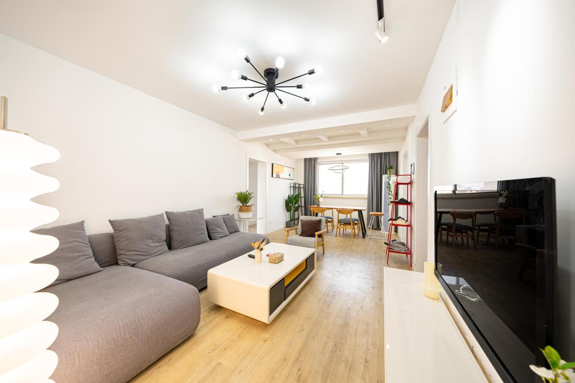 Apartment Jinan Apt,3 Bedrooms,2 Bathrooms,jing'an District *