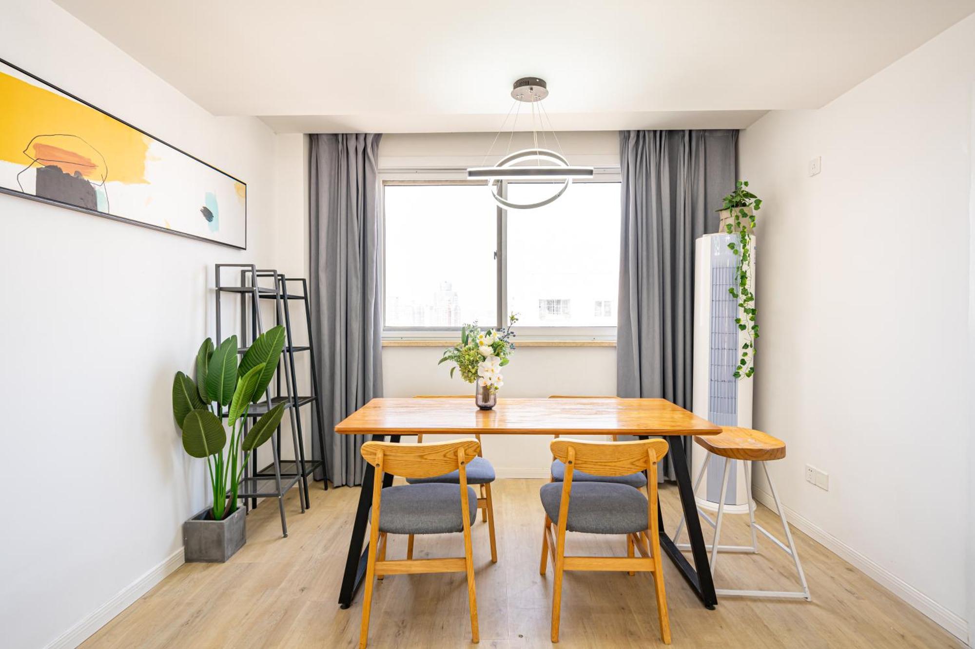 Jinan Apt,3 Bedrooms,2 Bathrooms,jing'an District Shanghai