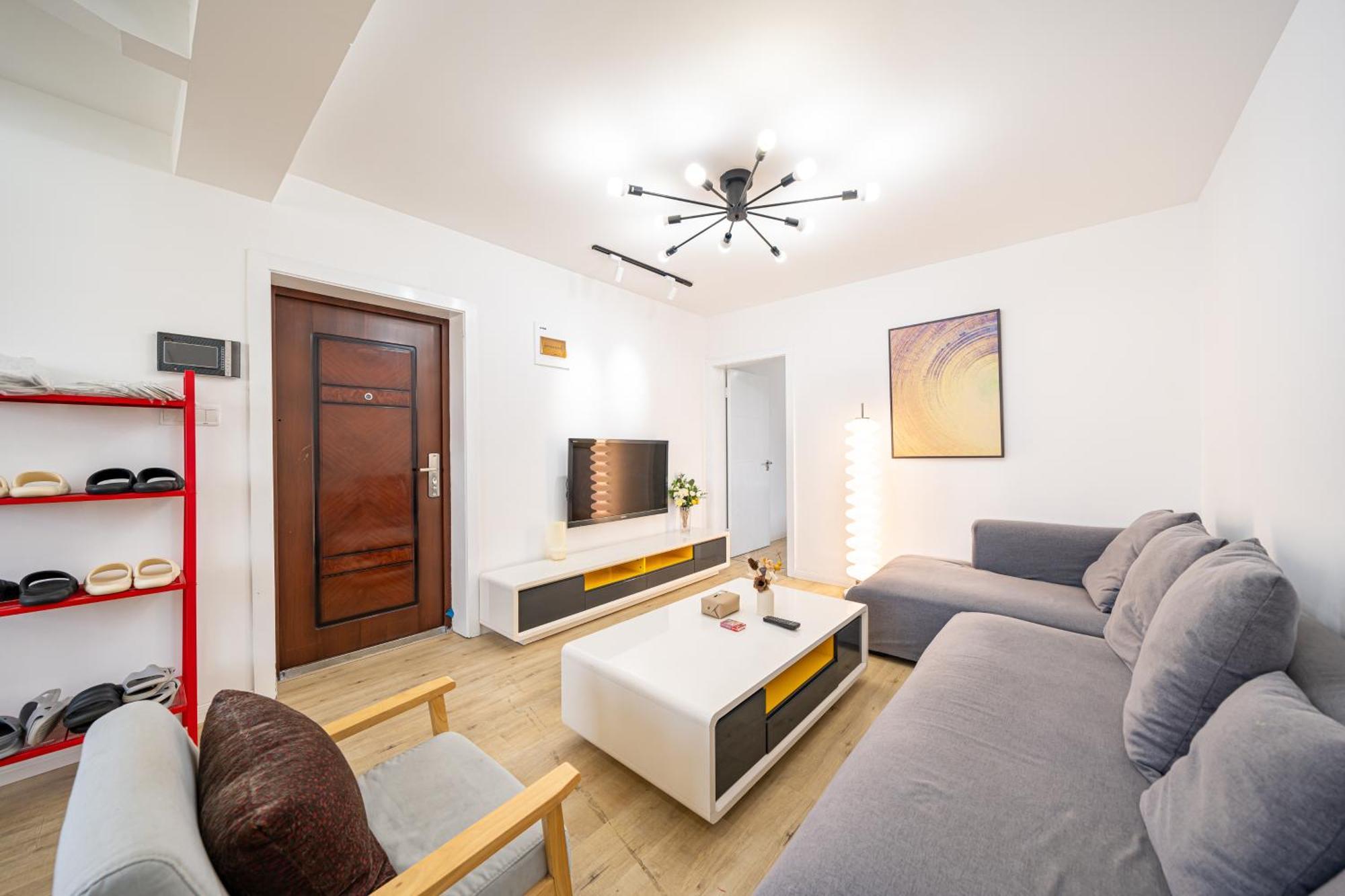 Jinan Apt,3 Bedrooms,2 Bathrooms,jing'an District Apartment Shanghai
