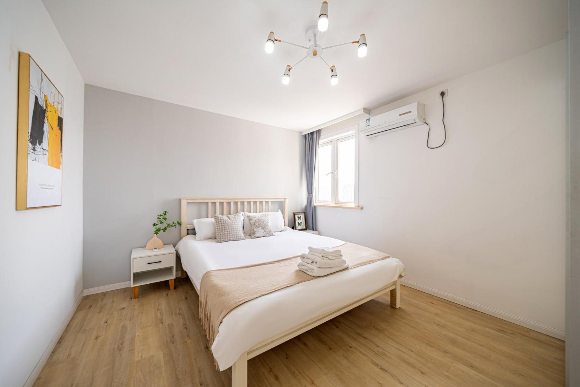 Jinan Apt,3 Bedrooms,2 Bathrooms,jing'an District
