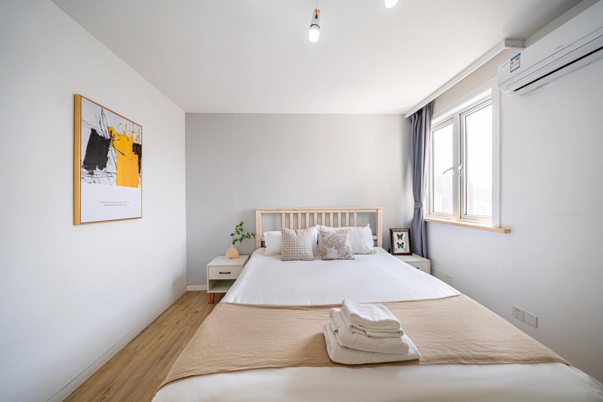 Apartment Jinan Apt,3 Bedrooms,2 Bathrooms,jing'an District *